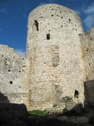 Das Prachtstück dieser Festung ist der gut erhaltene runde Turm.